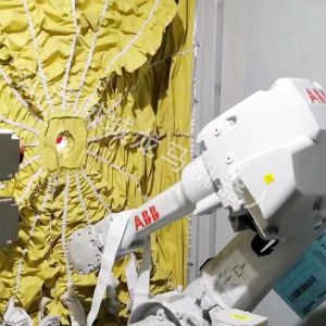 窗口式防护罩在机器人喷丸作业中的重要作用