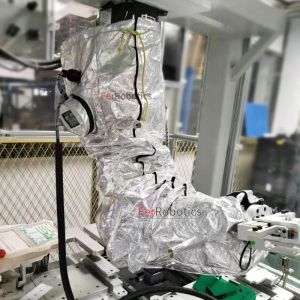 工业机器人在低温环境中的“保护屏障”:恒温加热防护服的关键作用