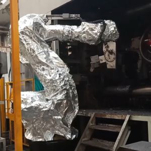 铸造车间恶劣环境中机器人防护服的作用有多大？