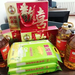 情暖中秋，凤城龙马公司派发中秋节日福利